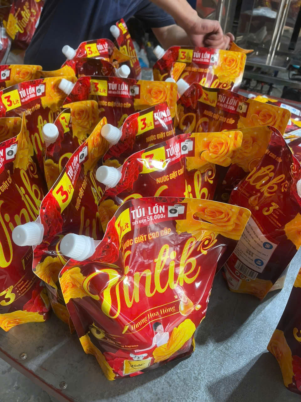 Nước giặt Vintik hương hoa hồng